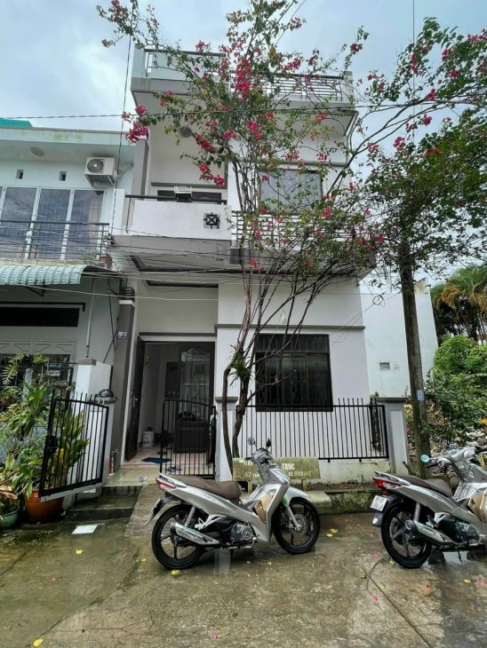 Cho thuê trệt lầu 3p ngủ trục chính hẻm 534