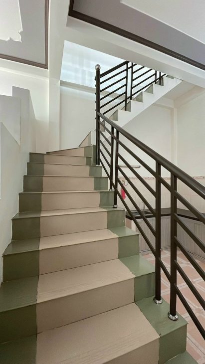 Cho thuê trệt lầu 3p ngủ trục chính hẻm 534