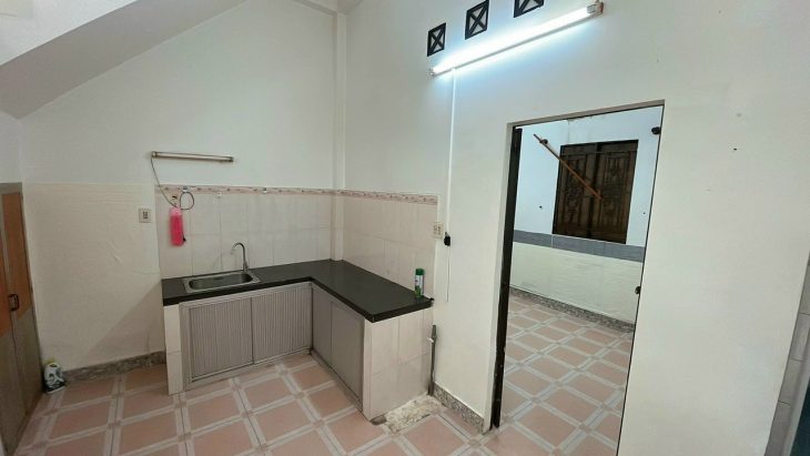 Cho thuê trệt lầu 3p ngủ trục chính hẻm 534