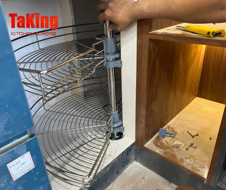 Mâm xoay góc 180 độ SUS 304 cao cấp TaKing Mâm xoay góc 180 độ SUS 304 cao cấp TaKing