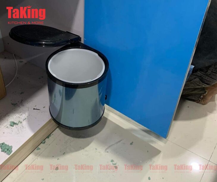 Thùng rác đơn gắn cánh hiện đại, tiện lợi TaKing