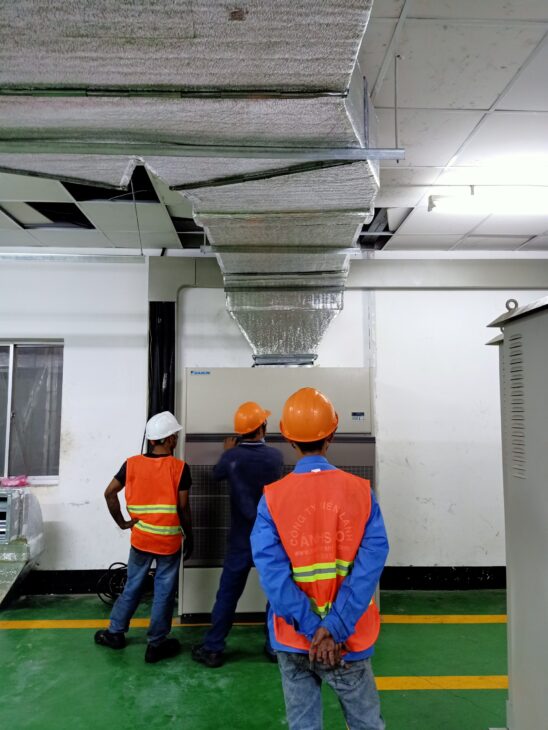 Nhận Khảo Sát – Lắp Đặt Máy Lạnh Tủ Đứng Công Nghiệp Nagakawa Cho Nhà Xưởng