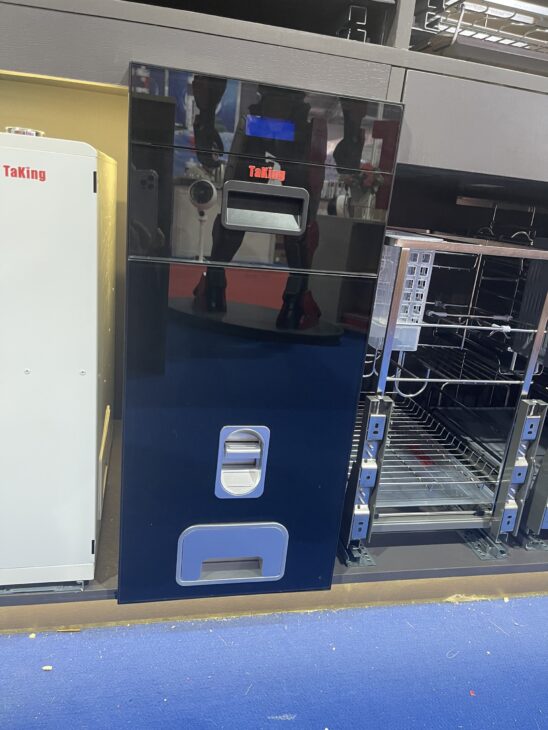 Thùng gạo điện tủ cao cấp TaKing, thẩm mỹ, tinh tế, sang trọng