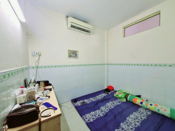 Bán nhà kế Cách Mạng Tháng 8 Tân Bình, Lô Góc 40m2 3T 5PN chỉ 4.2 tỷ.