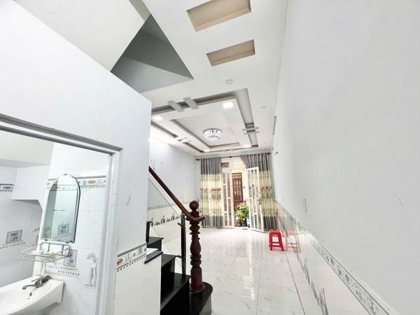 SIÊU PHẨM – NHÀ ĐẸP LUNG LINH 2 TẦNG – LẠC LONG QUÂN