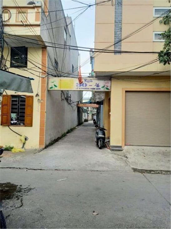 Trần Thái Tông TP Thái Bình , S: 95.8 . Nhà 3 tầng, phòng khách, phòng bếp, 4 phòng ngủ, Phòng thờ