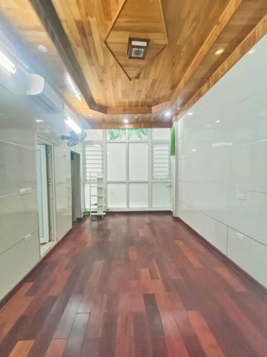 BÁN NHÀ 4T ĐƯỜNG LÁNG NGÕ THOÁNG, MẶT TIỀN RỘNG ,GẦN NGÃ TƯ SỞ 30,2/35M ,MT 6M ,NHỈNH 5 TỶ