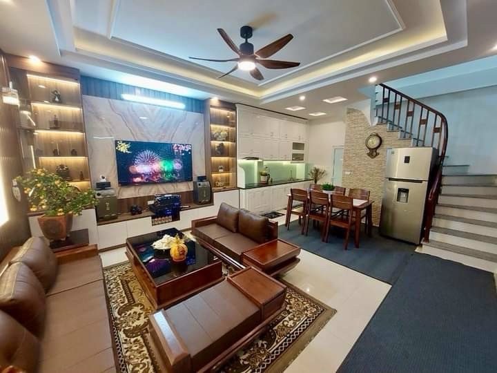 BÁN NHÀ PHỐ NGỌC LÂM, GARA Ô TÔ, LÔ GÓC 3 MẶT THOÁNG, DT 40M 5 TẦNG MT 7M