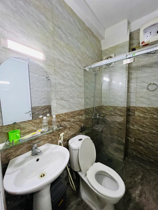 BÁN NHÀ TRUNG TÂM MỸ ĐÌNH NHÀ DẸP, DÂN XÂY, NGÕ THÔNG Ô TÔ SÁT NÁCH Tầng 1: Phòng khách,