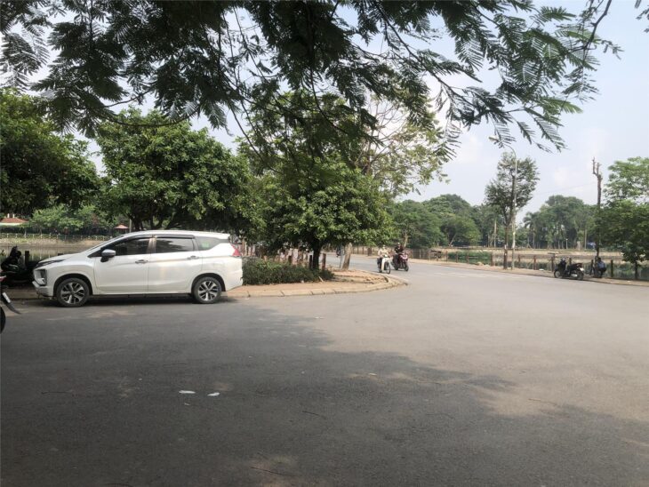 Bán nhà mặt phố 30m Văn Quán Hà Đông, buôn bán tấp nập ngày đêm, 37m2, trước mặt 8m, giá 6,8 tỷ