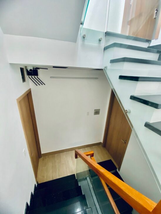 Ngay chợ hoa Hồ Thị Kỷ Quận 10, 3.5×13 sổ vuông, 5 tầng chỉ 10 tỷ.