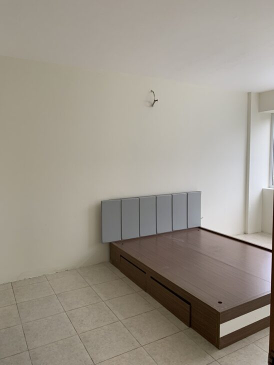 Gia đình cần bán căn hộ 117m2 3 ngủ ban công Đông Nam full đồ Intracom 1 Trung Văn