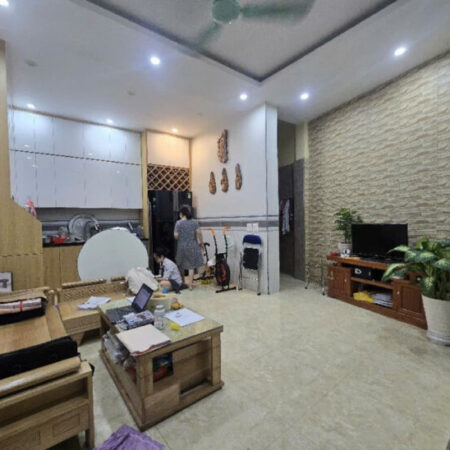 Pháo Đài Láng – Nhà đẹp, chủ tự xây, cực chắc chắn rộng 35m, 3 tầng