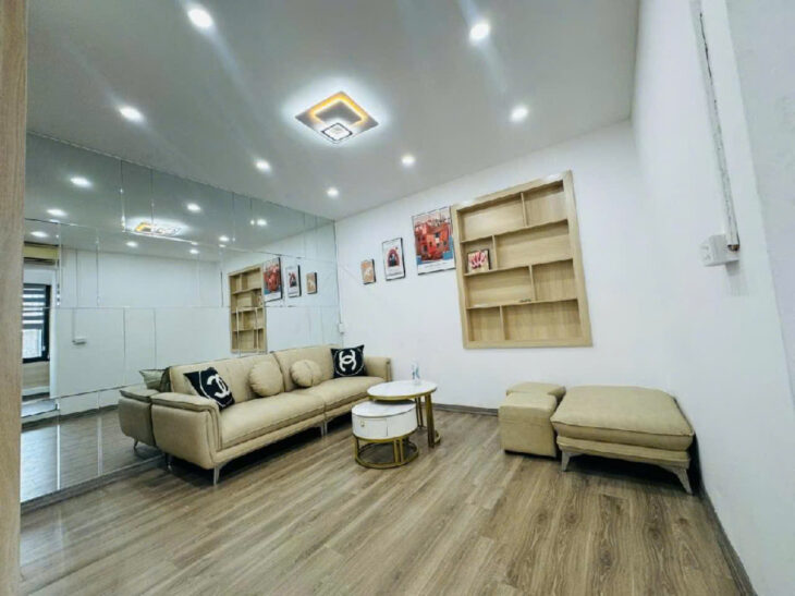 NHÀ ĐẸP LUNG LINH – 2 MẶT THOÁNG TRƯỚC SAU – 30M RA NGUYỄN TRÃI – HIẾM NHÀ BÁN- ĐẦY ĐỦ NỘI THẤT.