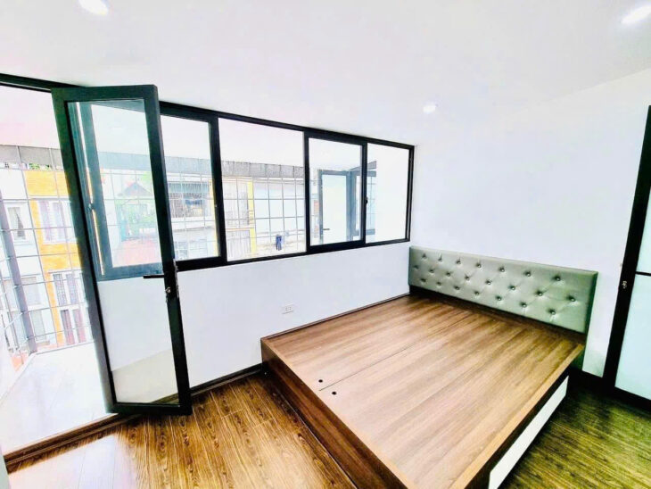 Bán tập thể Đồng Xa, Mai Dịch, 3 ngủ tặng hết nội thất, ô tô đỗ chân cầu thang