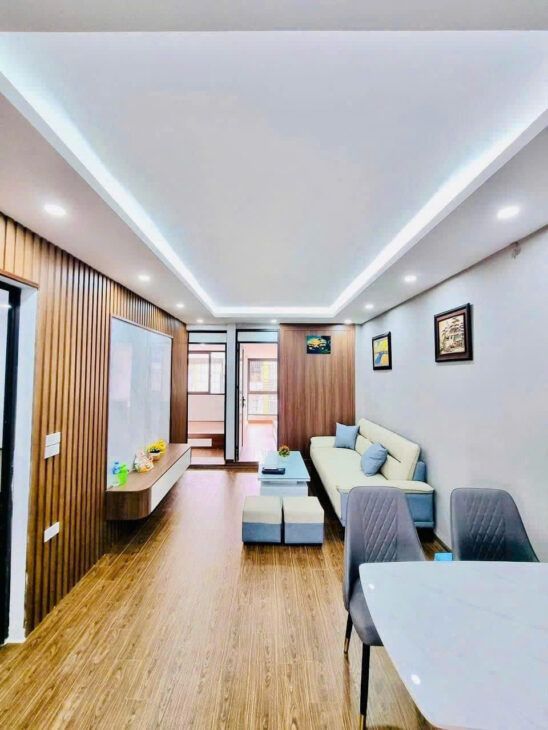 Bán tập thể Đồng Xa, Mai Dịch, 3 ngủ tặng hết nội thất, ô tô đỗ chân cầu thang