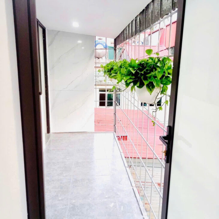 Bán tập thể Đồng Xa, Mai Dịch, 3 ngủ tặng hết nội thất, ô tô đỗ chân cầu thang