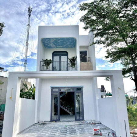 Nhà 2 lầu xây mới trong khu dân cư đẹp nhất Phường Bửu Long