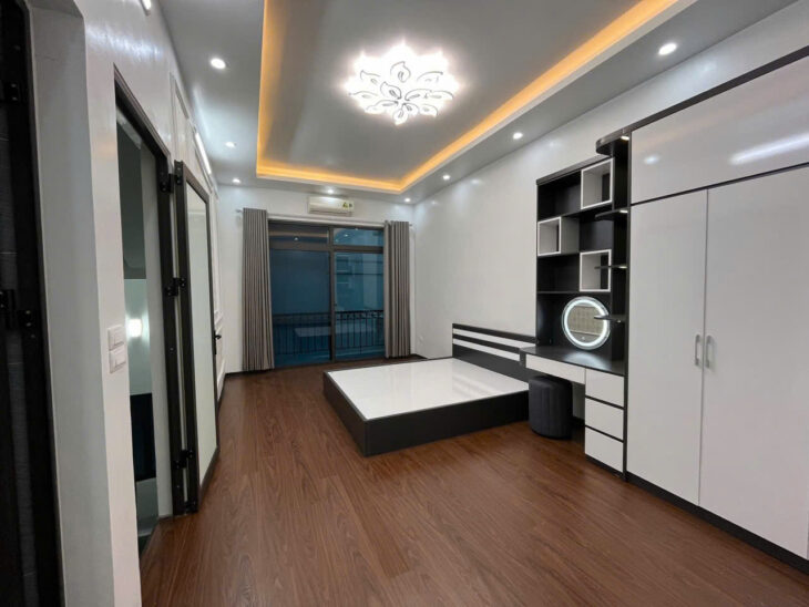 Bán nhà đẹp Đường Láng, TRUNG TÂM, CÔNG VIÊN, BỆNH VIỆN, 37m2 x 4 tầng x MT 5,9m x hơn 5 tỷ.