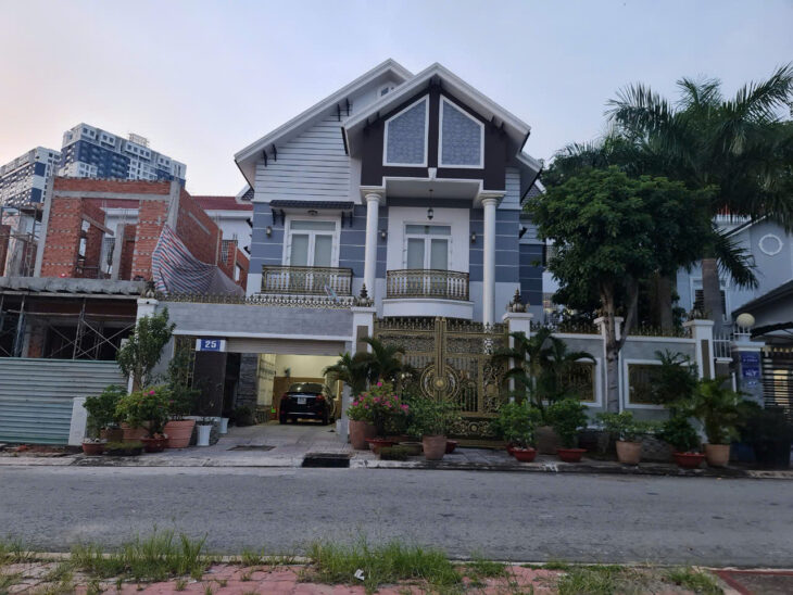 Bán biệt thự Phường Chánh Nghĩa, Thủ Dầu 1, Bình Dương Ngang 15 dài 20 tổng 300m2