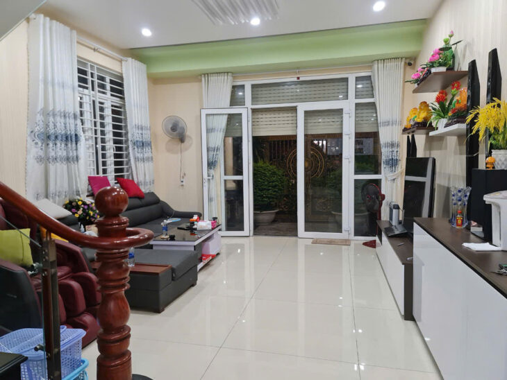 Bán biệt thự Phường Chánh Nghĩa, Thủ Dầu 1, Bình Dương Ngang 15 dài 20 tổng 300m2