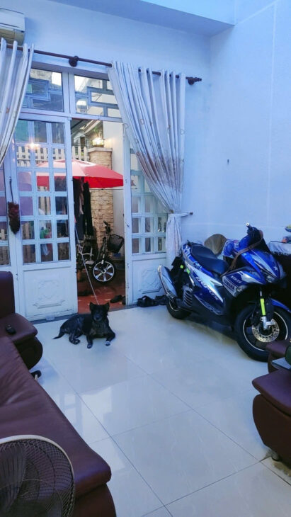 NHÀ NGON BÌNH THẠNH – GẦN HÀNG XANH, DIỆN TÍCH KHỦNG 72M2, 2 LẦU 3PN, HẺM XE HƠI, SỔ VUÔNG NGANG