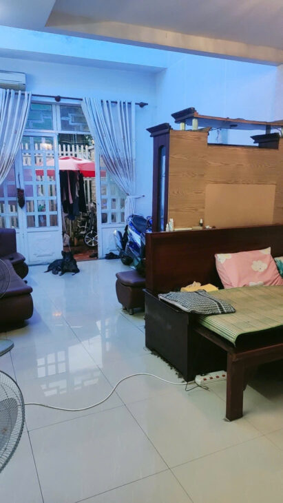 NHÀ NGON BÌNH THẠNH – GẦN HÀNG XANH, DIỆN TÍCH KHỦNG 72M2, 2 LẦU 3PN, HẺM XE HƠI, SỔ VUÔNG NGANG