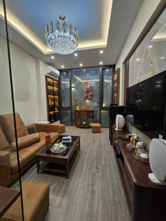 BÁN NHÀ ĐẸP ĐƯỜNG LÁNG 42,4m -12,95 – HAI THOÁNG – Ô TÔ – FULL NỘI THẤT