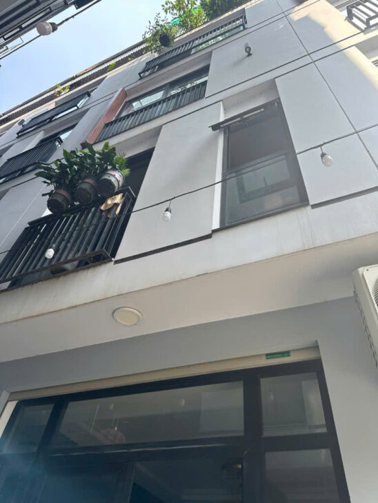 CĂN NHÀ TRUNG TÂM NGỌC THUỴ – NGÕ OTO ĐỖ CỔNG – CHỦ NHÀ TẶNG LẠI ĐỒ GẮN TƯỜNG