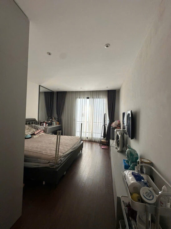 CĂN NHÀ TRUNG TÂM NGỌC THUỴ – NGÕ OTO ĐỖ CỔNG – CHỦ NHÀ TẶNG LẠI ĐỒ GẮN TƯỜNG