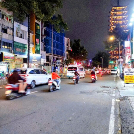 Ngay mặt tiền kinh doanh Lê Hồng Phong-3/2, 64m2, 4 tầng, ô tô trong nhà chỉ 10.5 tỷ