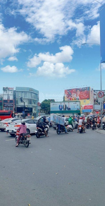Bán nhà mặt phố tại đường Phan Văn Trị, giá tốt 12,26 tỷ, 120m2