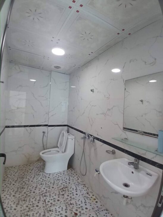 Bán nhà Trinh Lương giá 4.5 tỷ, diện tích 30.2m2, 4 tầng, mặt tiền 4.15m