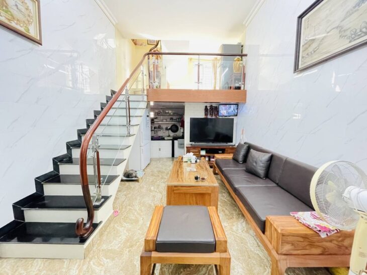 Bán nhà Tam Trinh giá 5.4 tỷ, diện tích 33.5m2, 3 tầng, mặt tiền 4m