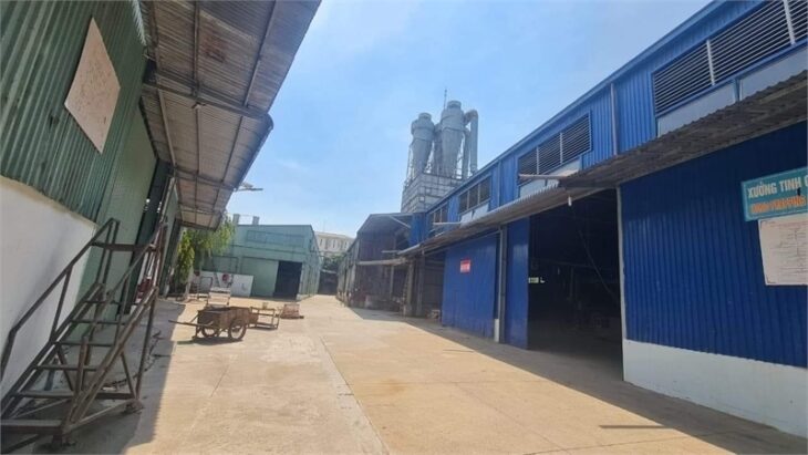 Nhà xưởng sản xuất kinh doanh, mặt đường thuận lợi di chuyển hàng hóa. Nhà xưởng sản xuất kinh doanh, mặt đường thuận lợi di chuyển hàng hóa.