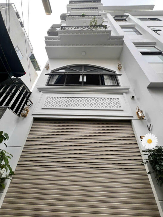 Bán nhà Cầu Giấy MỚI, Ở NGAY 40mx5 tầng, ba gác tránh, gần Ô tô 8.6 tỷ.