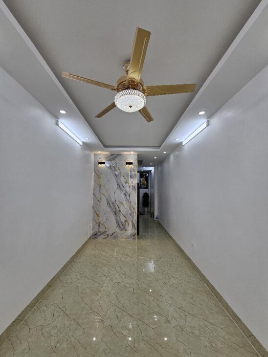 BÁN NHÀ ĐẸP GIA QUẤT – Ở LUÔN – LONG BIÊN – ĐƯỜNG TRƯỚC NHÀ RỘNG THÊNH THANG – OTO TRÁNH – GARA OTO