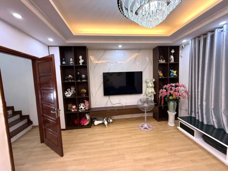 CỰC HIẾM NHÀ TRẦN QUỐC VƯỢNG CẦU GIẤY DT 60m2, 6T, MT5m, 5N ĐỦ CÔNG NĂNG, SỔ ĐỎ, HƠN 10 TỶ. DT