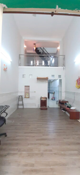 Nhà Trệt, lửng lầu nở hậu hẻm 90 Âu Dương Lân P3Q8. Giá 4,39 tỷ bớt lộc