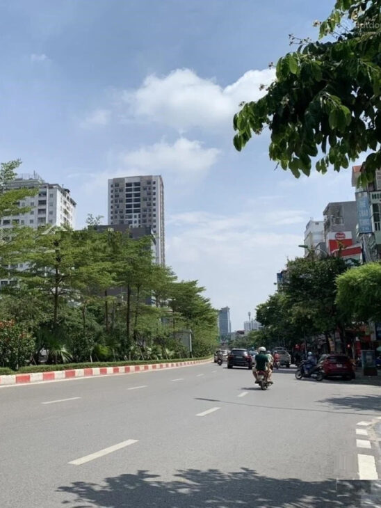 Bán nhà H2 Hoàng Quốc Việt Sát Phố Ở Ấm Áp Nội Thất Đẹp 21m2 5 tầng 3.5 tỷ