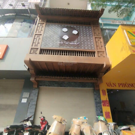 Cho thuê mặt bằng đẹp trung tâm phố Láng Hạ, MT 8m, phù hợp KD quán ăn, nhà hàng, siêu thị