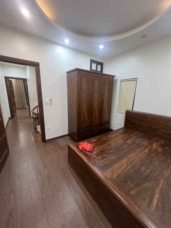 Siêu Hiếm – Bán nhà Ngọc Lâm -Phân Lô Vỉa Hè – Ô tô tránh – Ngõ oto chạy vòng quanh – Kinh Doanh –