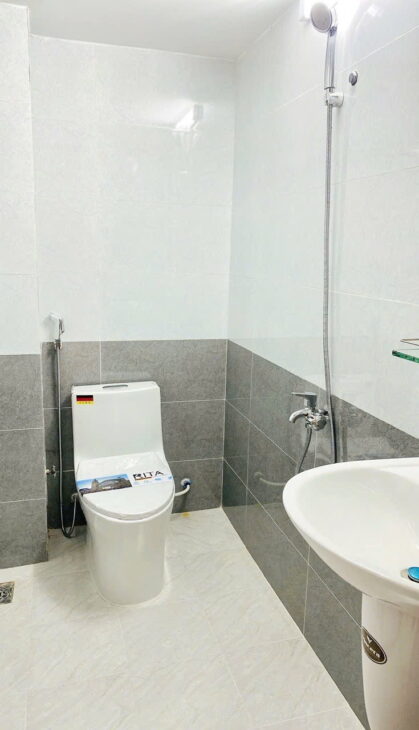 Nhà 4 tầng mới hẻm chợ Rạch Ông Dương Bá Trạc P2Q8. Giá 6,5 tỷ TL