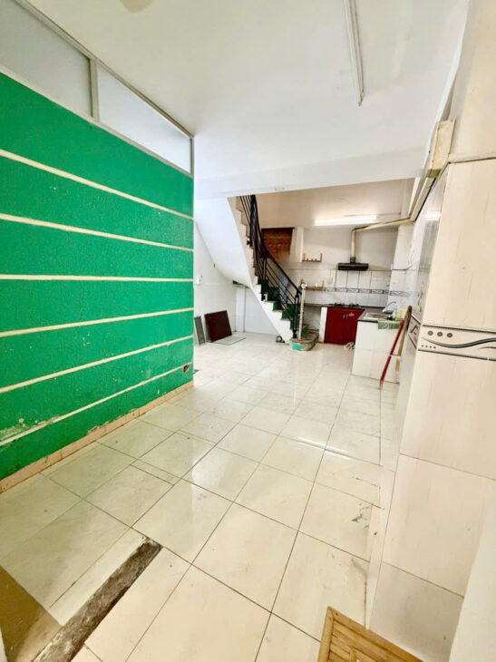 Nhà Trệt, lửng lầu nở hậu hẻm 90 Âu Dương Lân P3Q8. Giá 4,39 tỷ bớt lộc