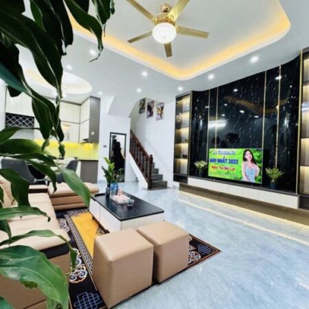 TRUNG TÂM YÊN HOÀ – NHÀ ĐẸP Ở NGAY – TẶNG FULL NỘI THẤT – SỔ HOA HẬU – 3 BƯỚC RA PHỐ – 45 m2 Chỉ