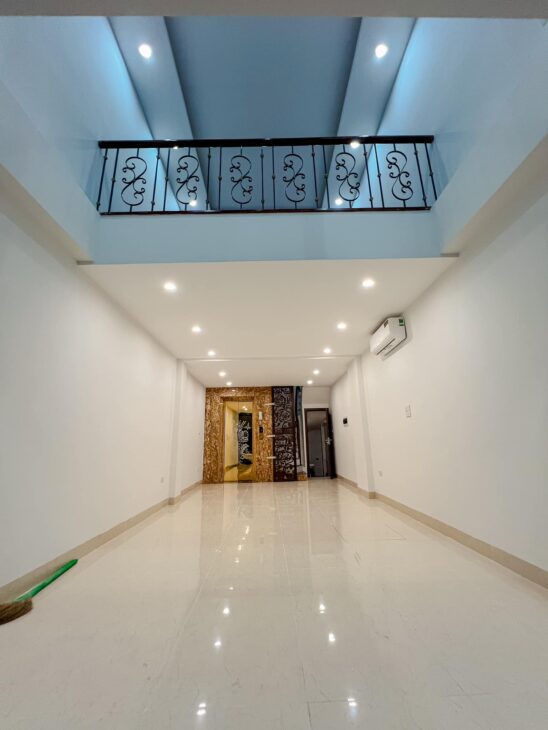 BÁN NHÀ PHỐ HOÀNG VĂN THÁI, NGÕ Ô TÔ, KHU DÂN TRÍ CAO, KINH DOANH ,40M ,MT 3,7M ,NHỈNH 14 TỶ
