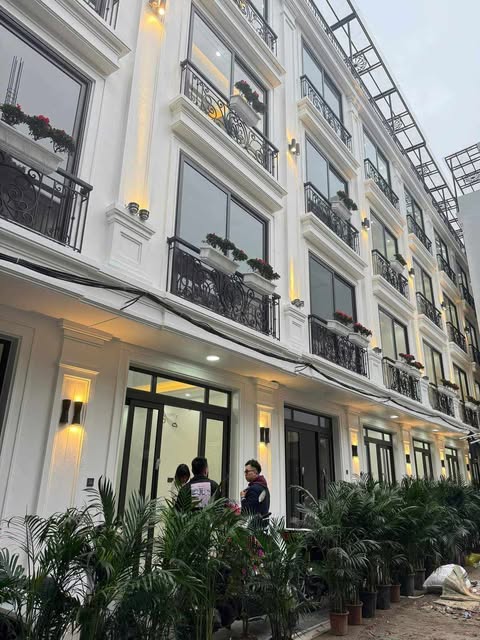 YÊN HOÀ – CẦU GIẤY, NHÀ MỚI KINH KOONG: KD TỐT: 33M, 5T, MT: 5M, GIÁ CHÀO 8 TỶ SÔ VUÔNG ĐẸP