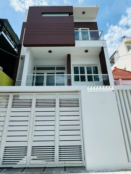 Bán nhà phố mới giá lại tốt hơn thị trường, mặt tiền Nguyễn Hữu Huân – NHA TRANG chỉ 115tr/m2