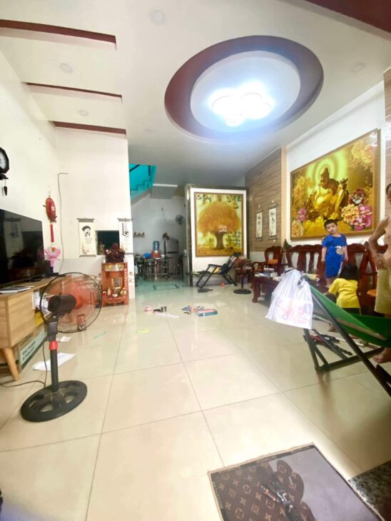 NHÀ 2 TẦNG ĐẸP – HẺM XE HƠI 5M – SAU LƯNG SIÊU THỊ METRO. QUA GÒ VẤP 30s.