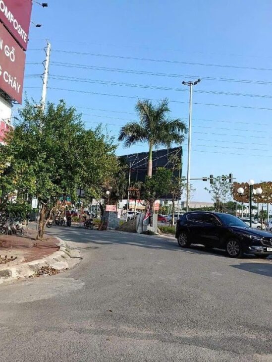 BÁN ĐẤT DỊCH VỤ CỔNG ĐỒNG PHÂN LÔ VỈA HÈ , OTO TRÁNH ĐỔ KINH DOANH ĐỈNH 55 , MẶT TIỀN 6M GIÁ 10.5